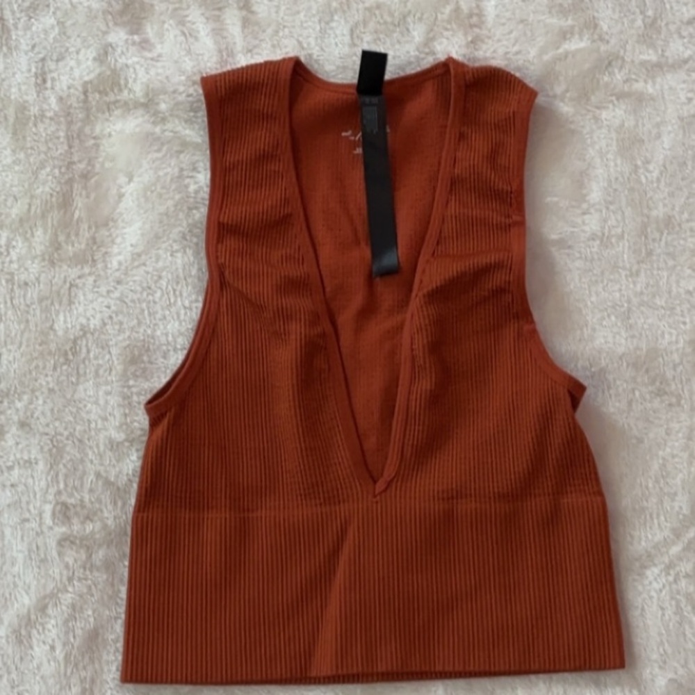 Urban Outfitters Cropped Deep V-Neck Tank Top - Picture 3 of 9